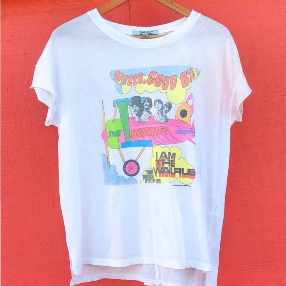 JUNK FOOD I AM THE WALRUS TEE SIZE SMALL